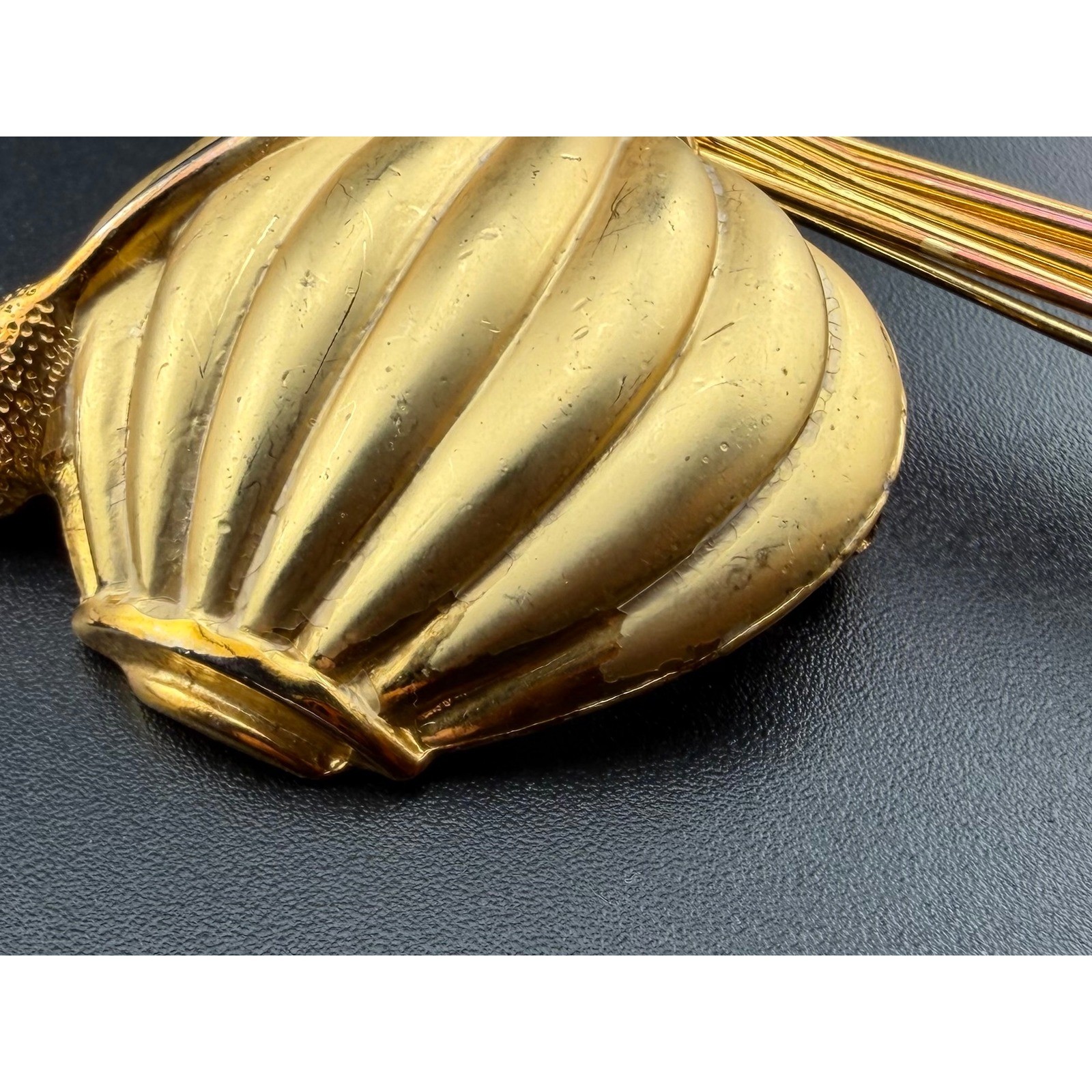 Perfume Bottle Brooch Pin Gold Tone Vintage Tassel Atomizer READ