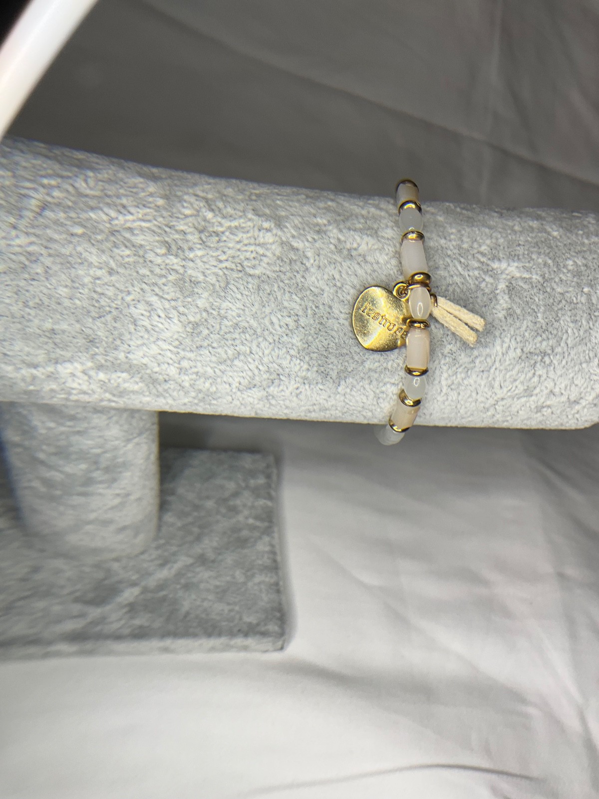 Set of 8 Gold & Champagne Beaded Stackable Bracelets – Excellent Condition