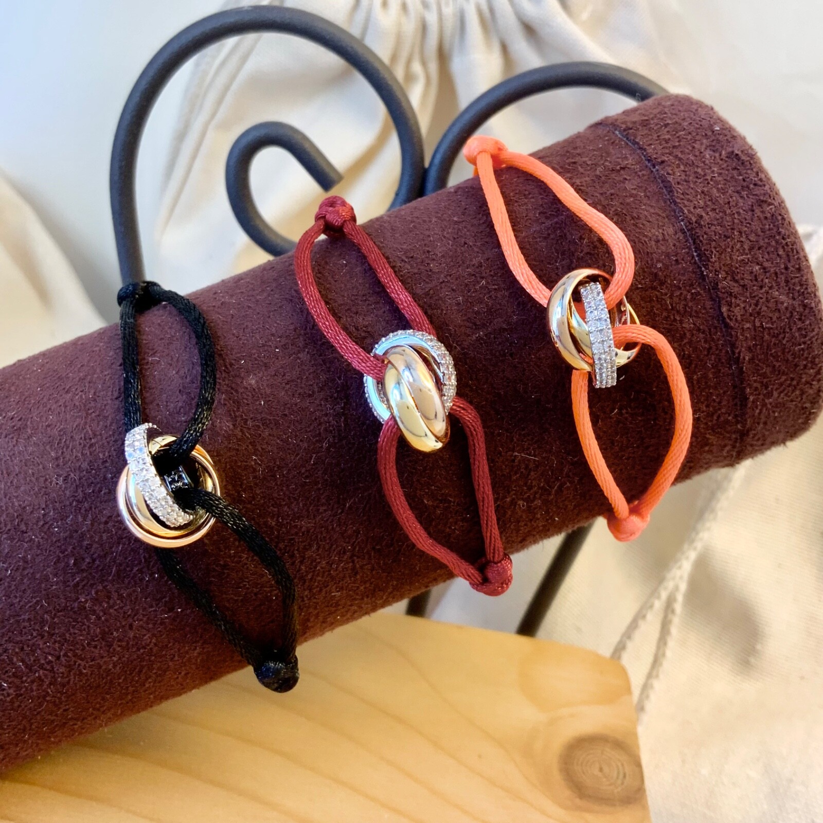 Trinity stone gold plated red string free size Everyday Bracelet no coloration