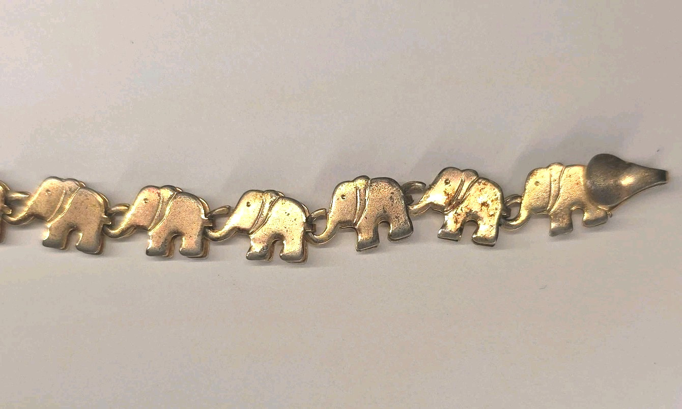 Vtg Elephant Link Bracelet Gold Tone Figural Animal Safari Estate Trunk Up Boho