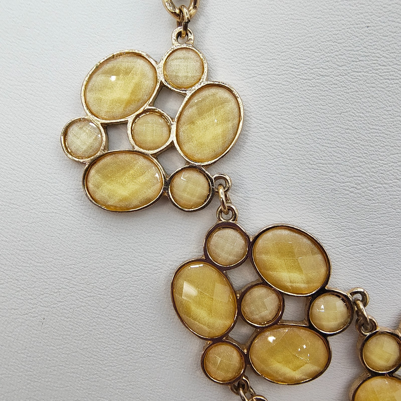 Maximalist Mod Style Bib Statement Necklace Gold Tone Faceted Acrylic