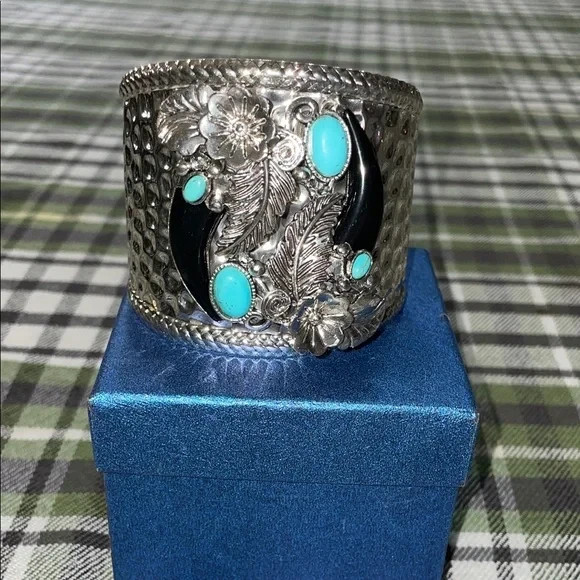 Southwestern Style Silver Tone Horns Flowers Cuff Bracelet 6.25 in