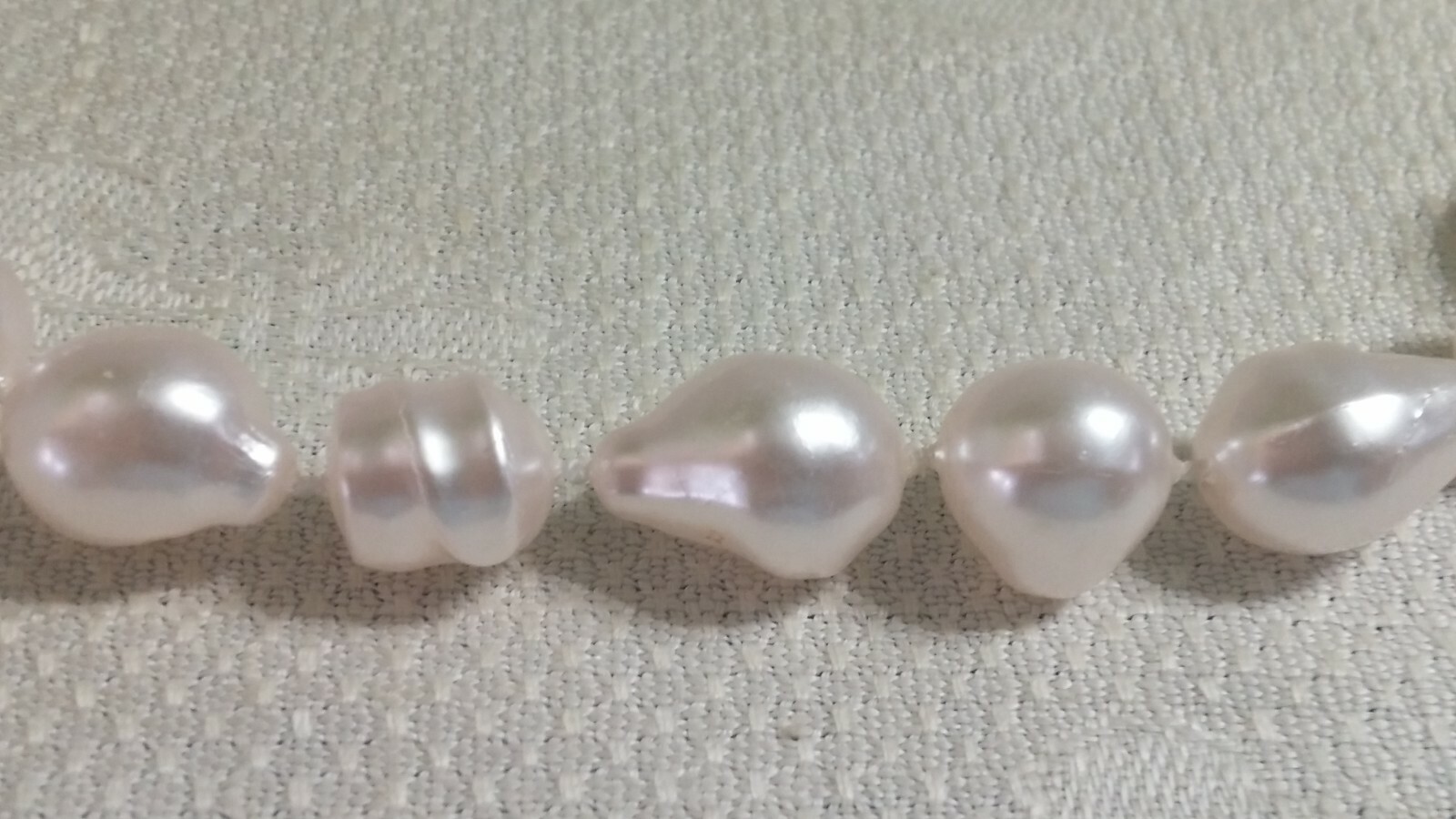 Vintage Silvertone Metal Faux Baroque Pearl Plastic Bead 17.5″ Necklace