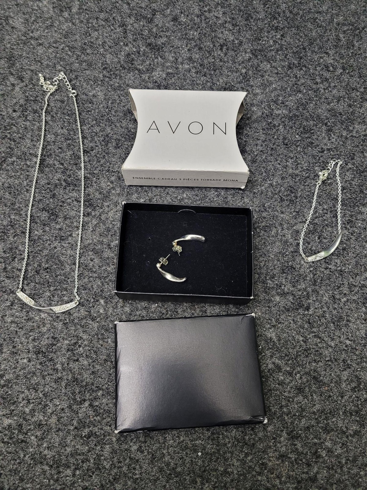 Avon Mona Twist 3 Piece Gift Jewelry Set Silver Tone Necklace Bracelet Earrings