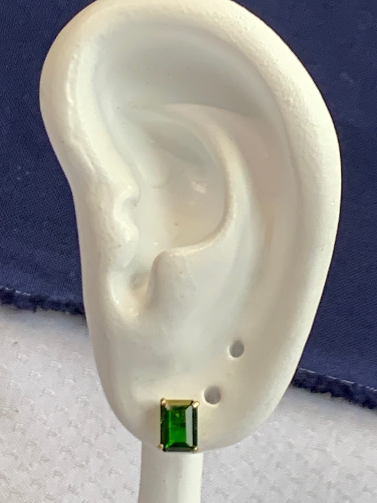 10K Yellow Gold Earrings .68g Fine Jewelry Baguette Emerald Look Studs *READ*