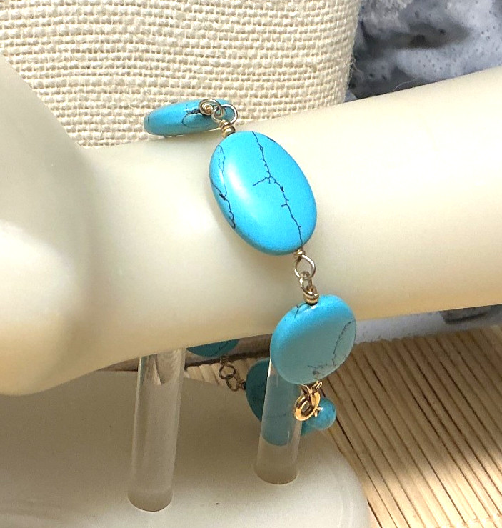 Fashion Bracelet Turquoise Magnesite Lozenge Beaded Gold Tone Lot 100A