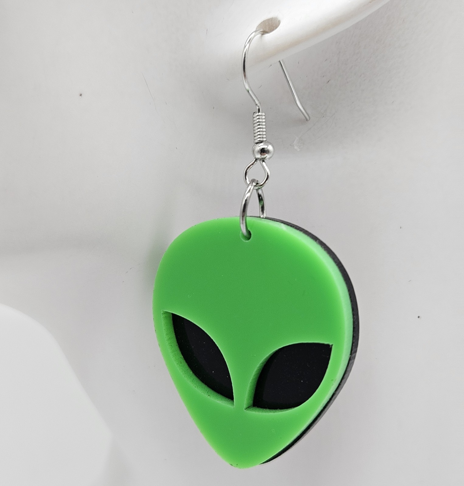 Women’s Fashion Novelty Jewelry Custom Resin Green Alien Head Earrings RE