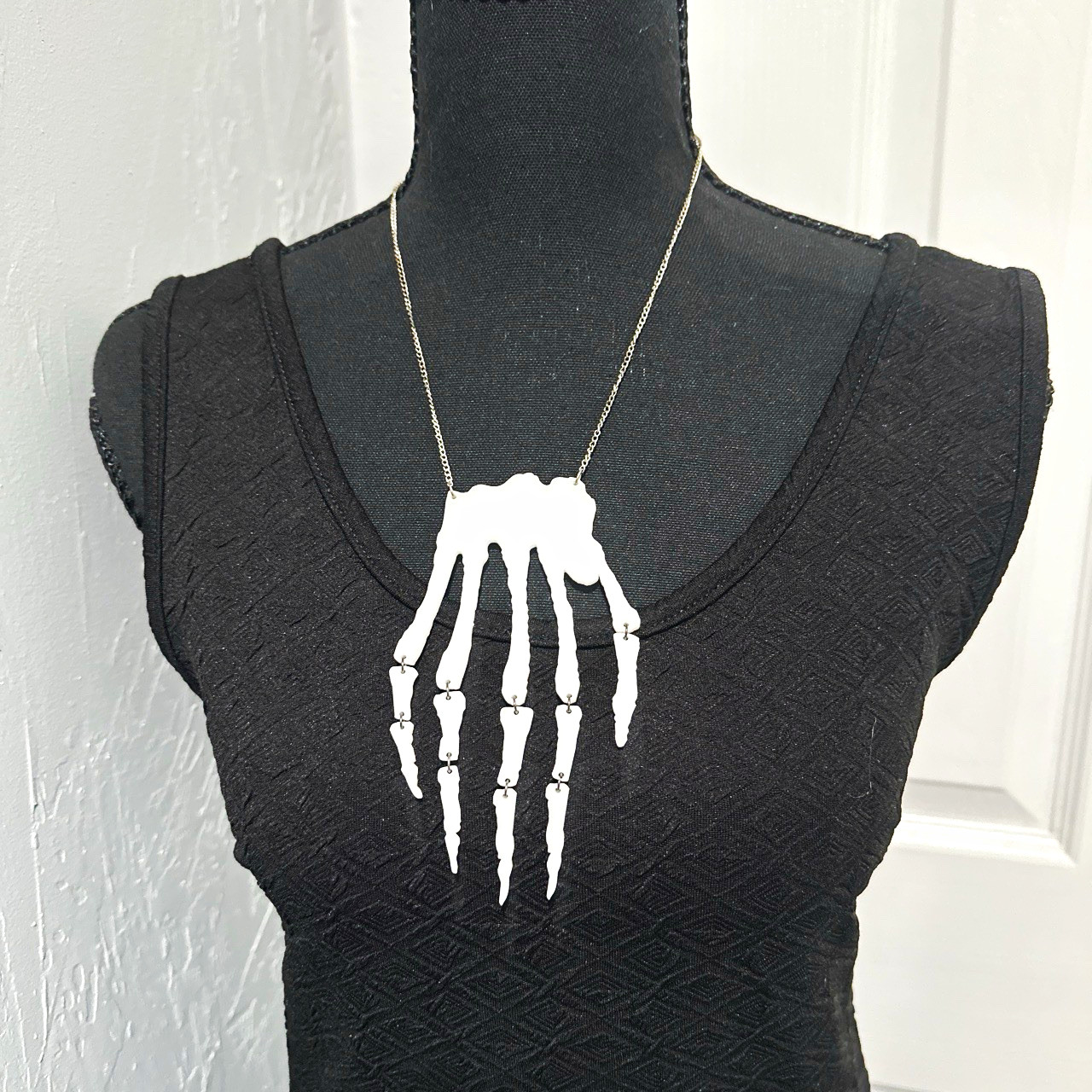 2005 MySpace Hand Skeleton Necklace Scene Queen White Halloween