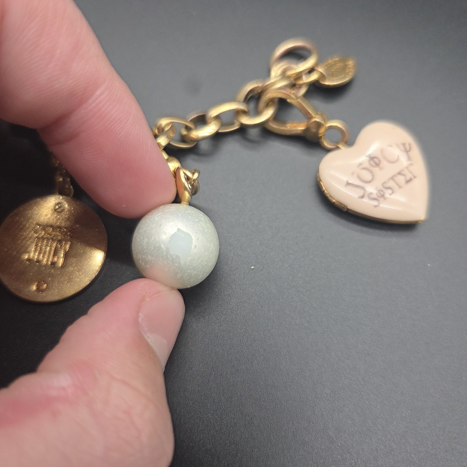 Juicy Couture Gold Tone Signed Enamel Heart Dangle Charm Bracelet 7 1/2 inch