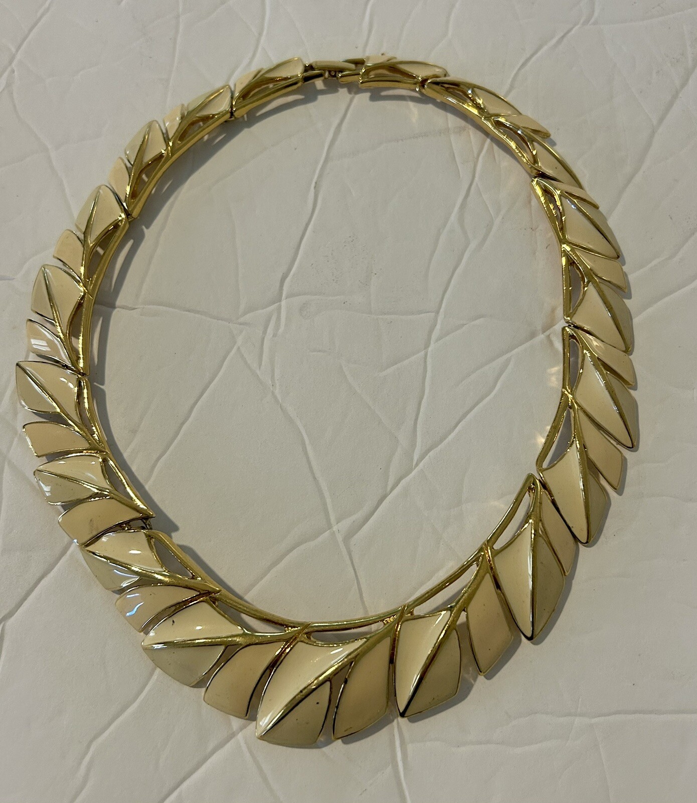 Trifari Gold Tone White Cream Enamel Leaf Link Collar Necklace Choker 16 Signed