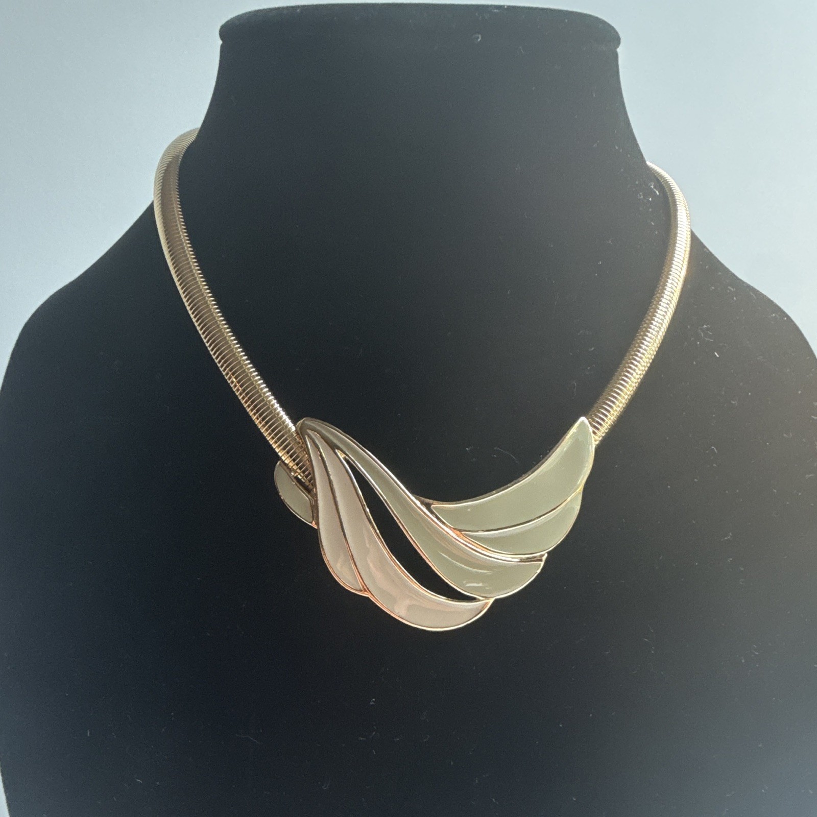 Vintage Trifari Signed Gold Tone Collar Snake 18” (46cm) Necklace