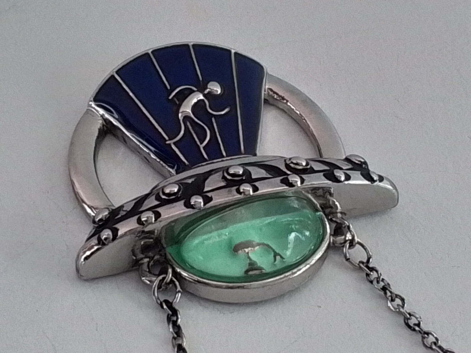 ALIEN ABDUCTION FLYING SAUCE SILVER TONE PENDANT NECKLACE (CHANGES COLORS)