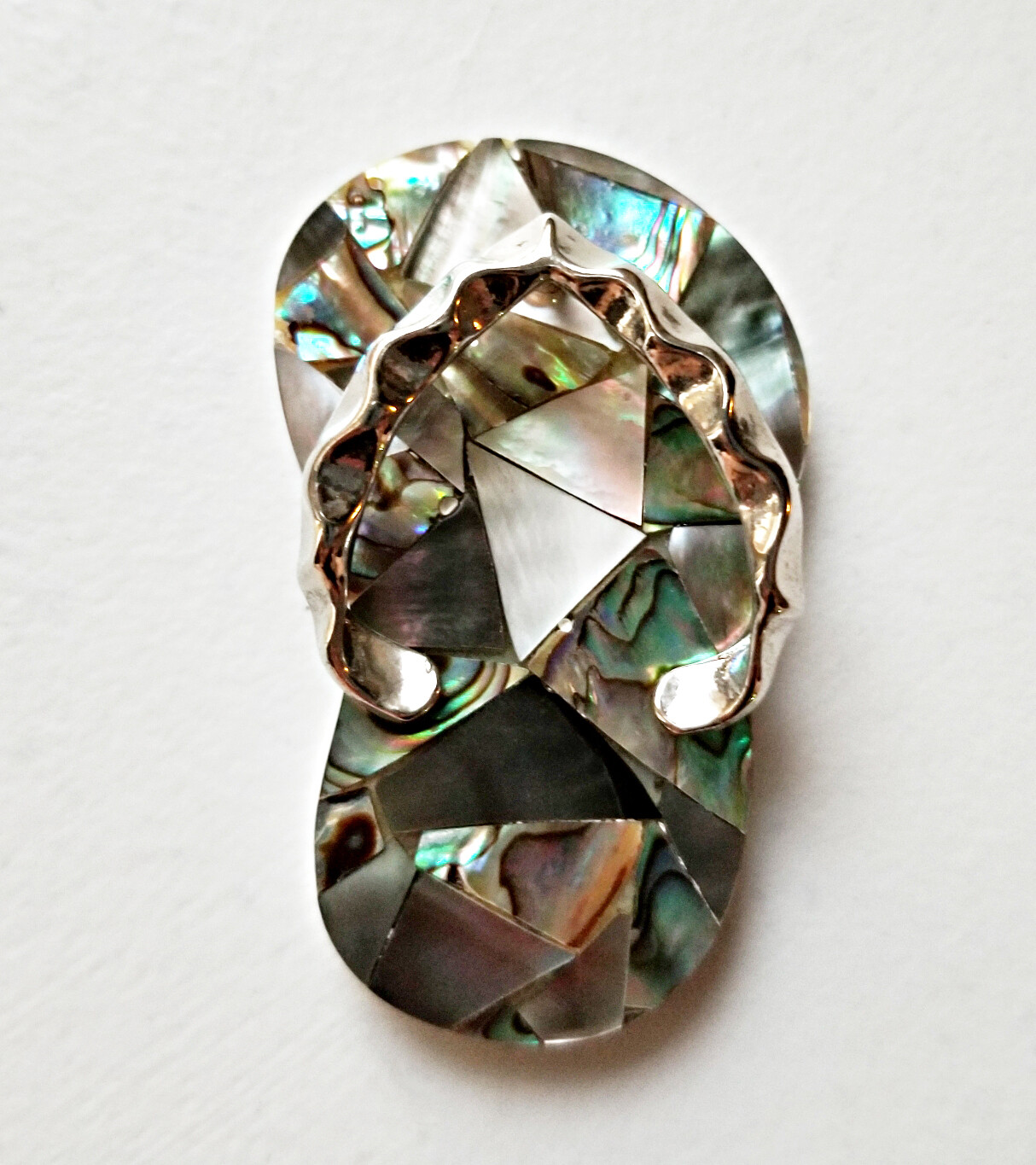 5.5 X 3.3cm Flip-Flops Shape Pearl Shell Pendant (Green, Yellow, Silver)