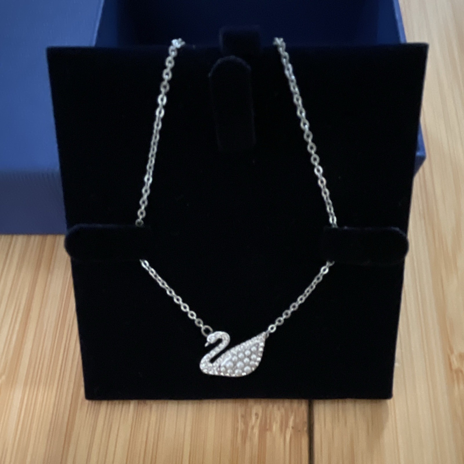 Swarovski Crystal Pavé Swan Pendant Necklace Silver-Tone Cable Chain Lobster