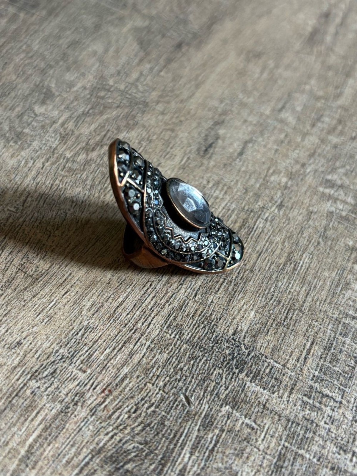 Vintage women size 13.5 dark metal black clear rhinestone statement knuckle ring