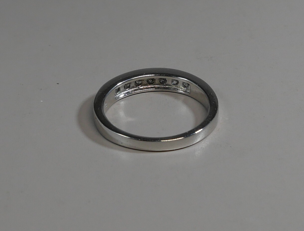 PLATINUM CHANNEL SET 7 DIAMOND WEDDING BAND RING 0.28 TCW