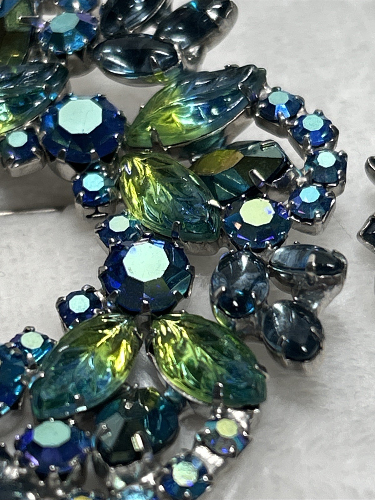Vintage Blue Green Aurora Borealis AB Rhinestone Wreath Brooch Earrings Set