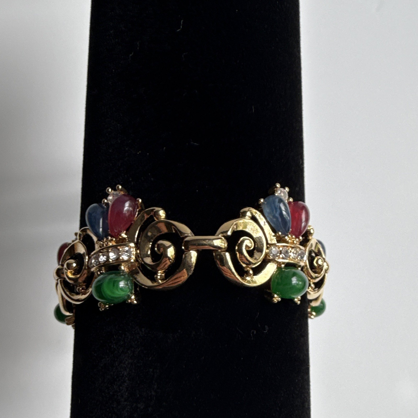 Vintage Trifari Signed Gold Tone India Mogul Multicolor Cabochon 7.5” Bracelet
