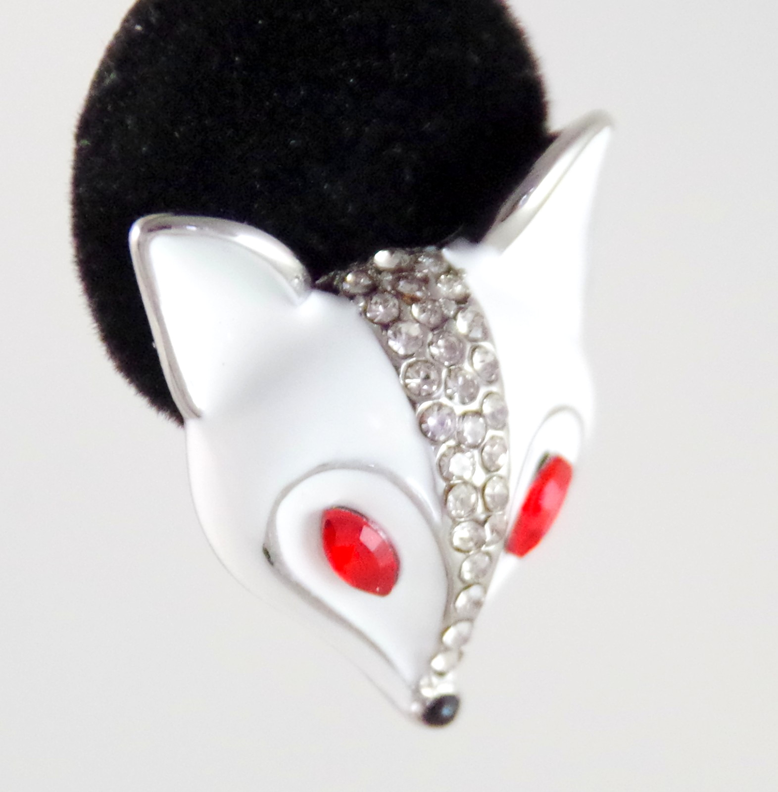 So Cute! BETSEY JOHNSON ARTIC FOX AB CRYSTAL RHINESTONE NECKLACE & EARRINGS SET