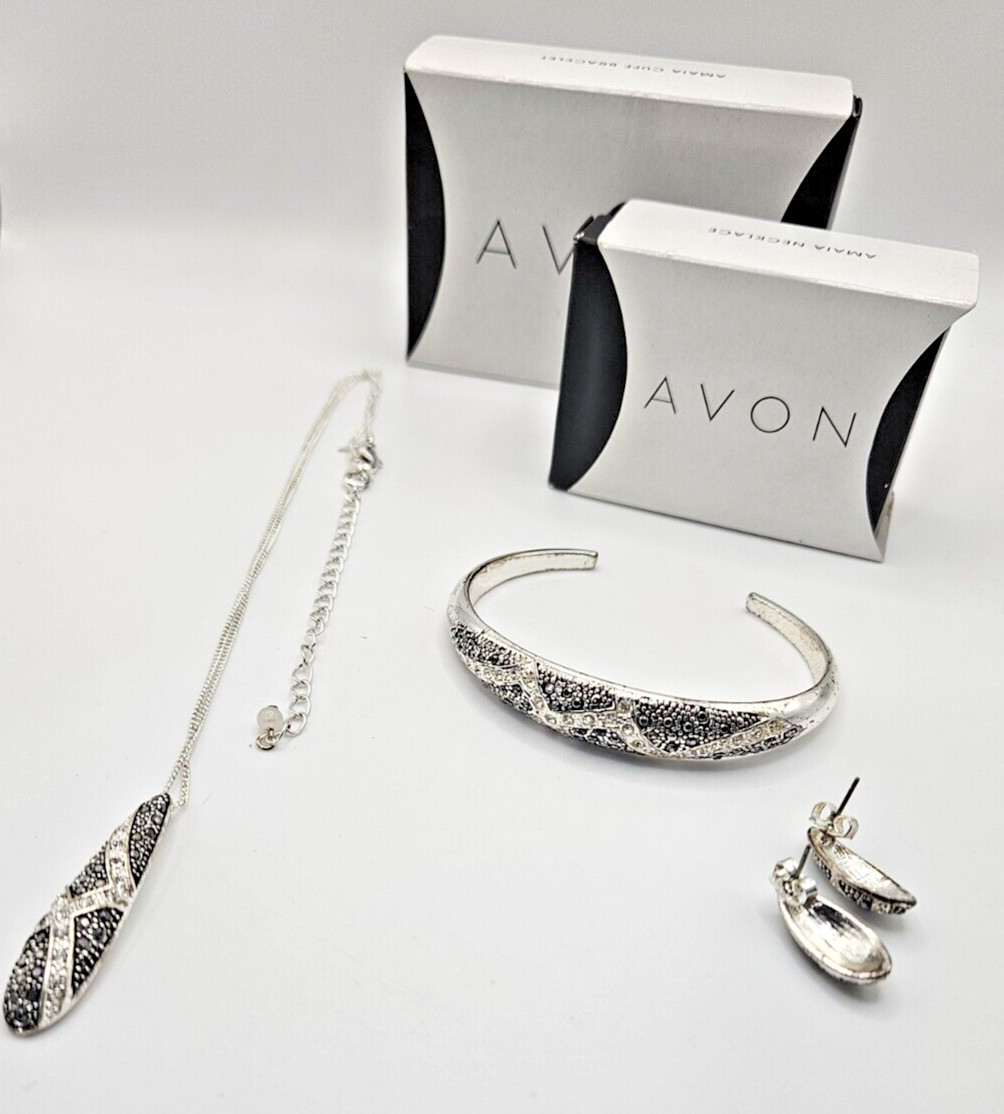 Avon Amaia Necklace Silver Tone Oblong Pendant matching earrings and bracket