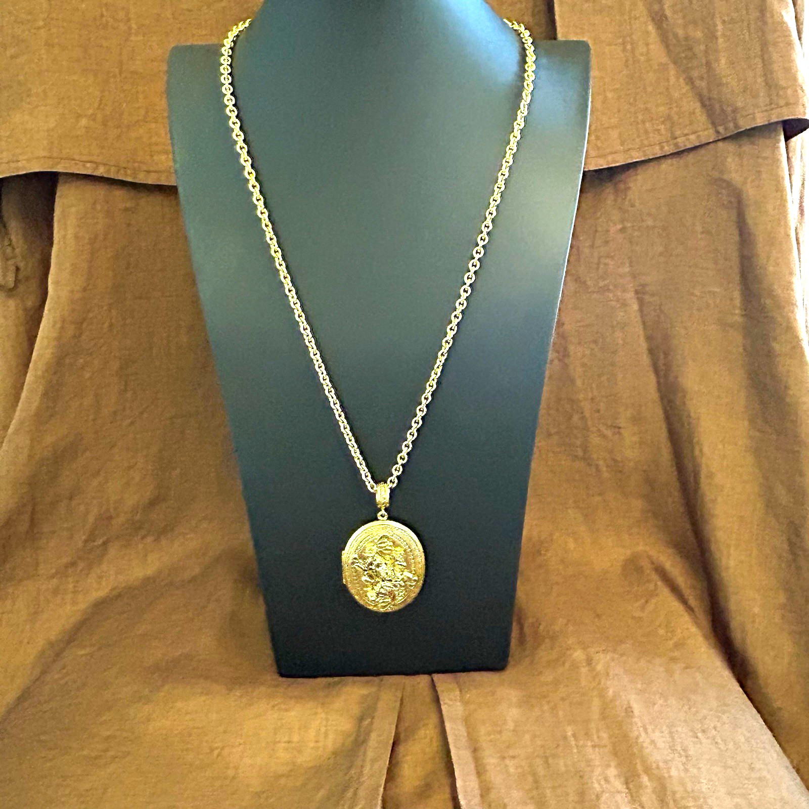 Whiting & Davis Gold Tone Oval Floral Photo Locket Pendant Cable Chain, Signed