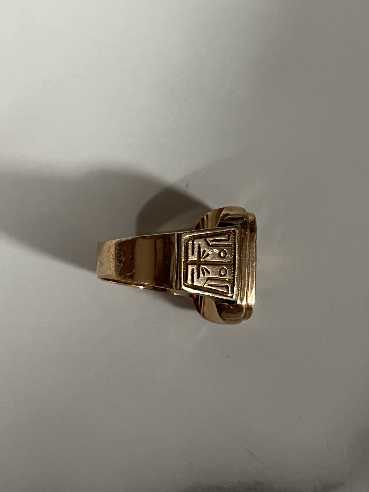 18K Yellow Gold Onyx Llama/Alpaca Signet Ring Size 9 Square Bezel Set