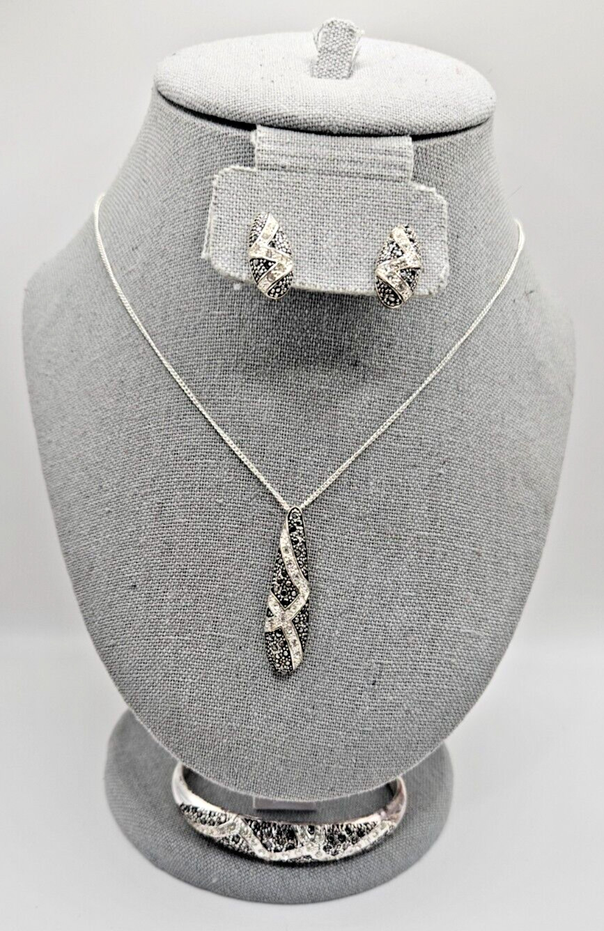 Avon Amaia Necklace Silver Tone Oblong Pendant matching earrings and bracket