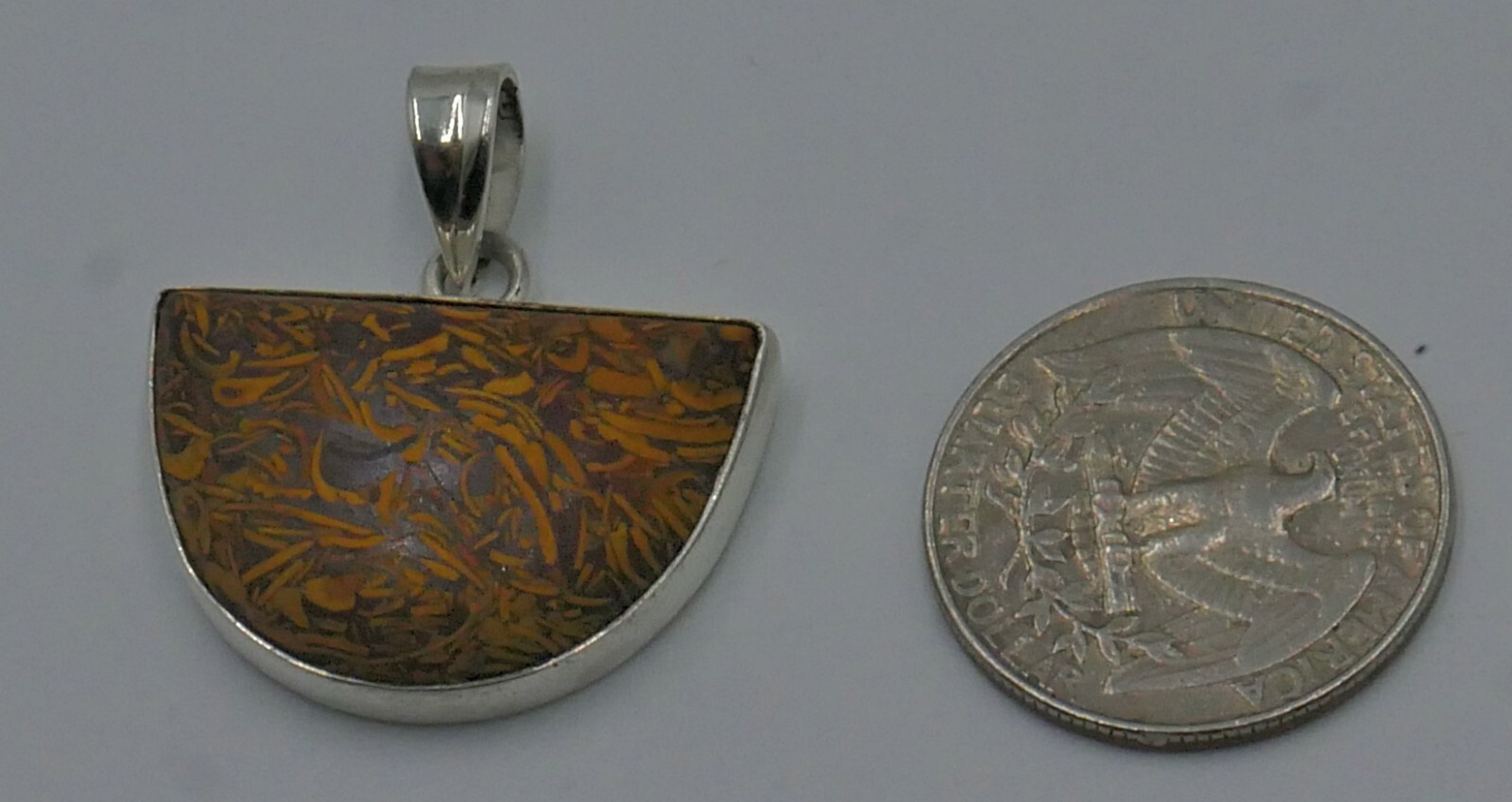 STERLING SILVER 925 PENDANT CHARM WITH WOOD DESIGN 9.4 GRAMS MINT