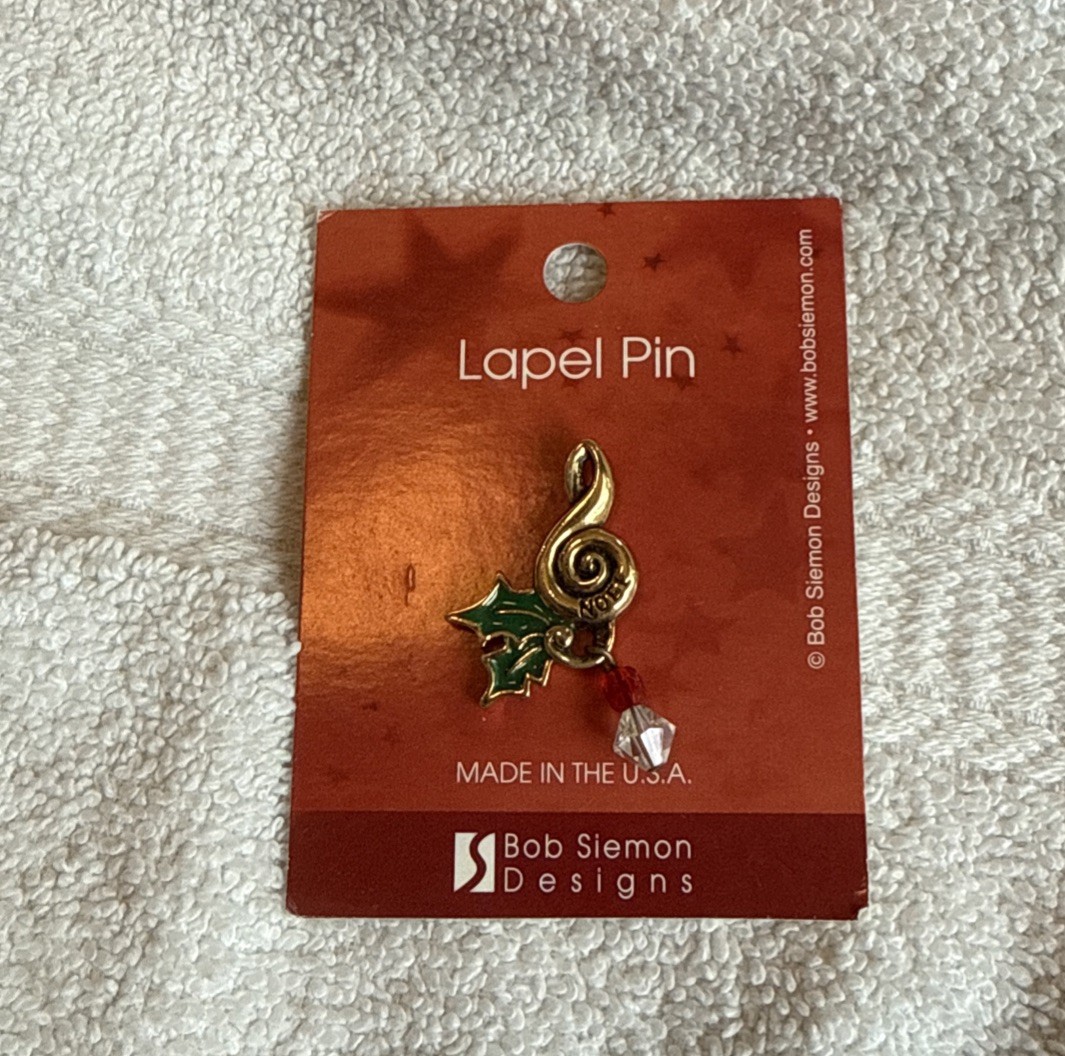 Bob Siemon Designs Christmas Music Lapel Pin crystals Treble Clef Holly Noel