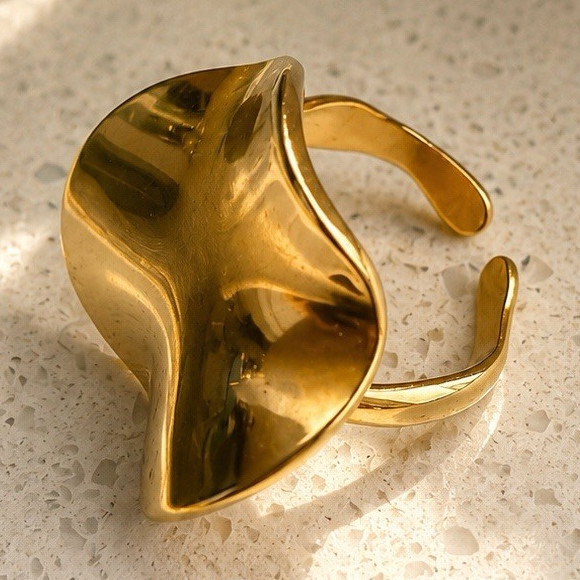 Ring Gold Plated Adjustable Wavy Abstract Cocktail Statement Ring No Stone Metal
