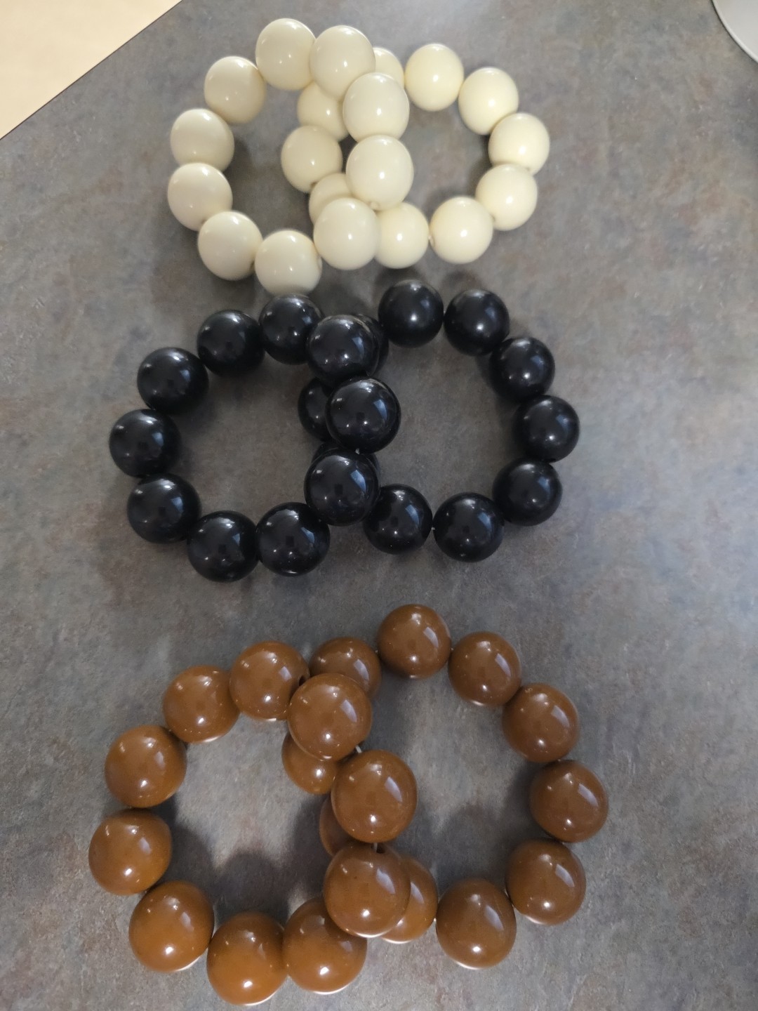 Set Of 6 Vtg Brown Cream And Black Chunky Beaded Stretch Bracelets