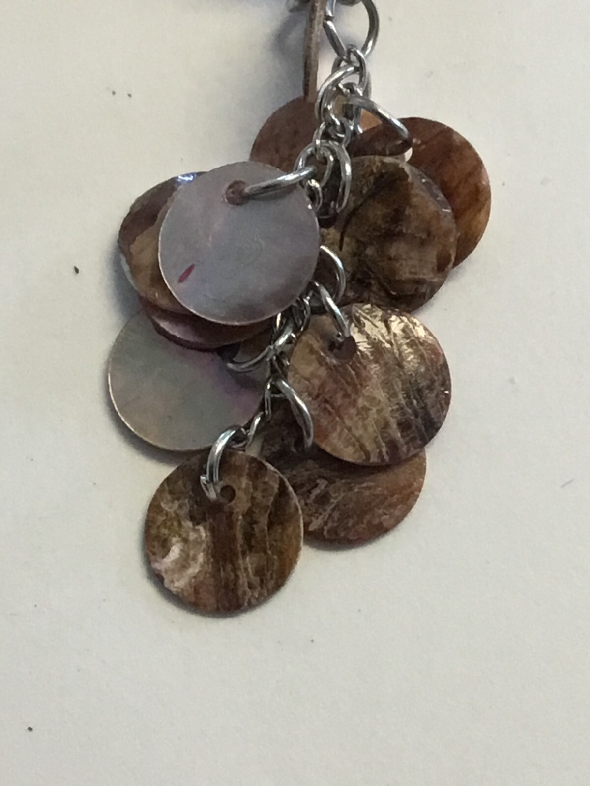 BEAUTIFUL VINTAGE SMALL ABALONE SHELL NECKLACE WITH ACRYLIC BEAD B2-37