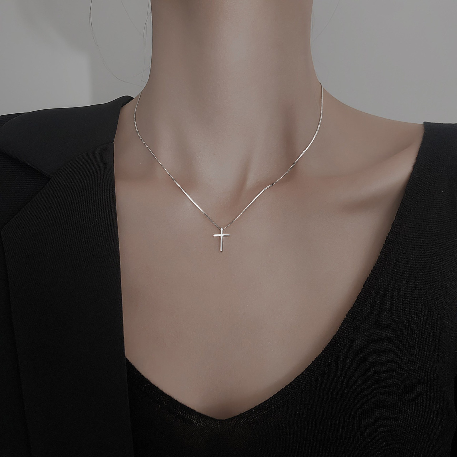 NEW Women’s 925 Sterling Silver Cross Plain & Simple Pendant Adjustable Necklace
