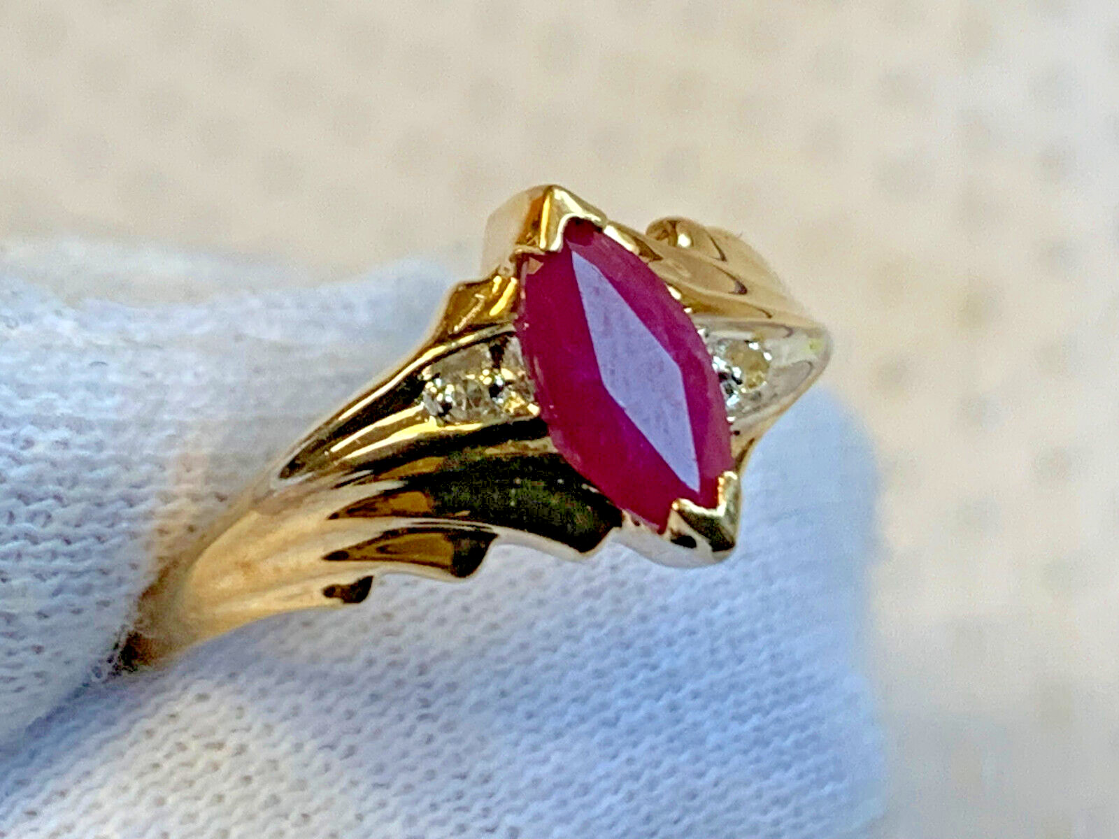 10K Yellow Gold Ring 1.62g Fine Jewelry Size 7 Band Ruby & Clear Color *READ*