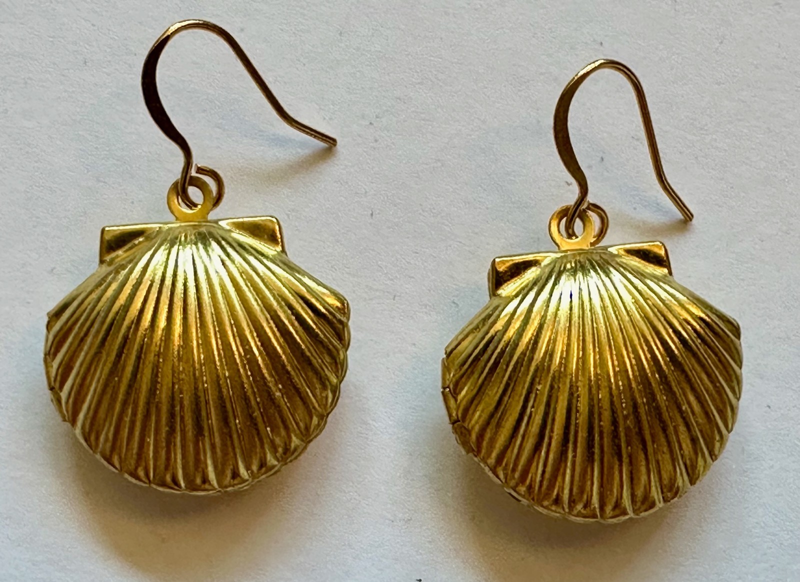 SEA SHELL LOCKET GOLD TONE METAL CHARM 3/4 OF 1″ EARRINGS