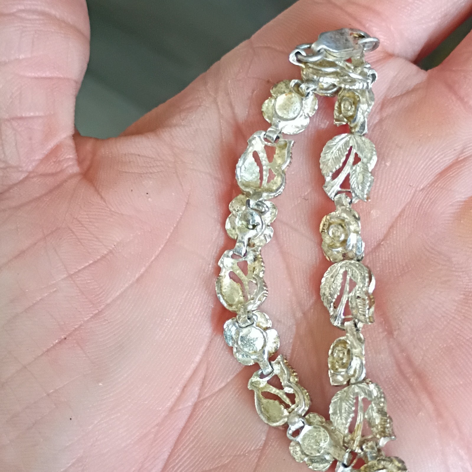 Silver Tone Flower & Leaf Link Chain Bracelet with Lobster Clasp
