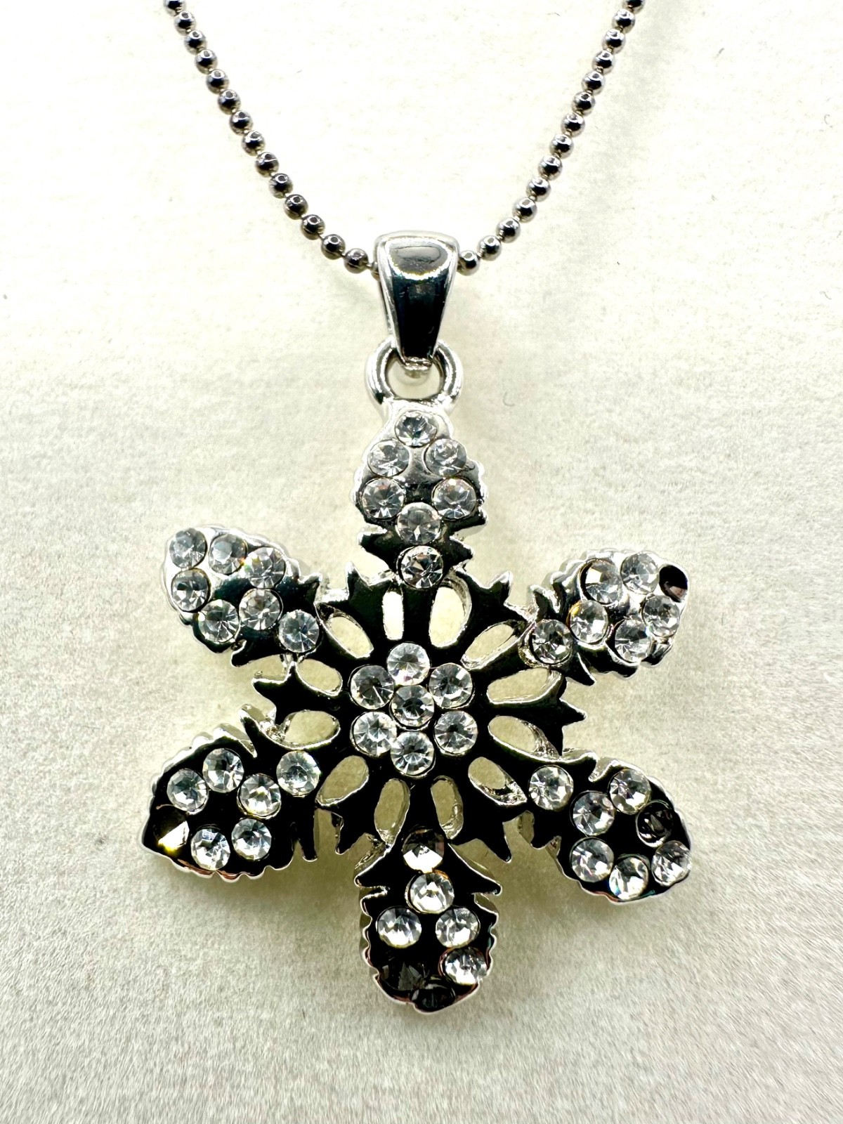 Cookie Lee Crystal Snowflake Necklace NWT Silver Tone Genuine Crystal Holiday