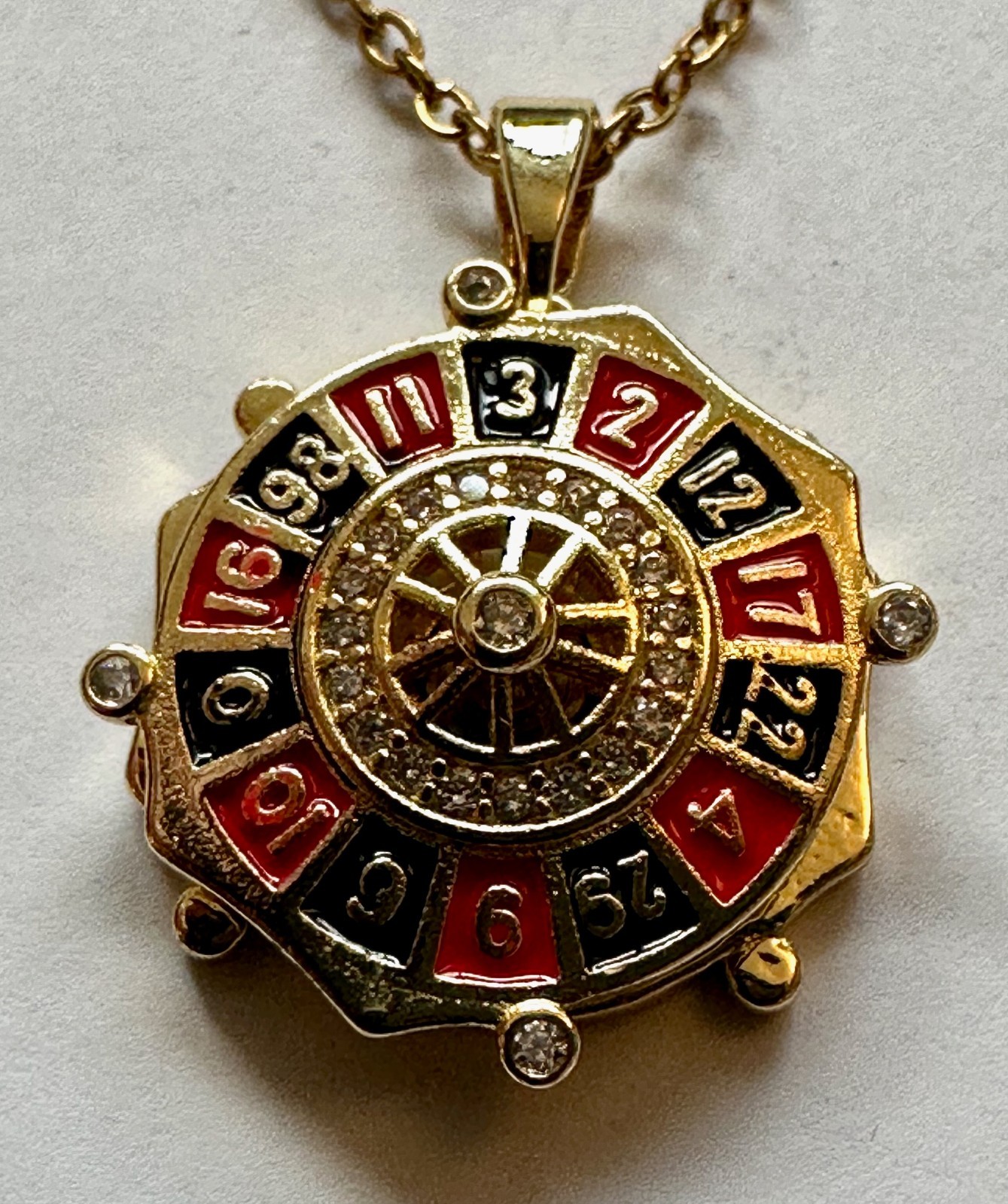 Gambling Casino Roulette Wheel Enamel gold tone wheel turns 1″ necklace 18″ GP