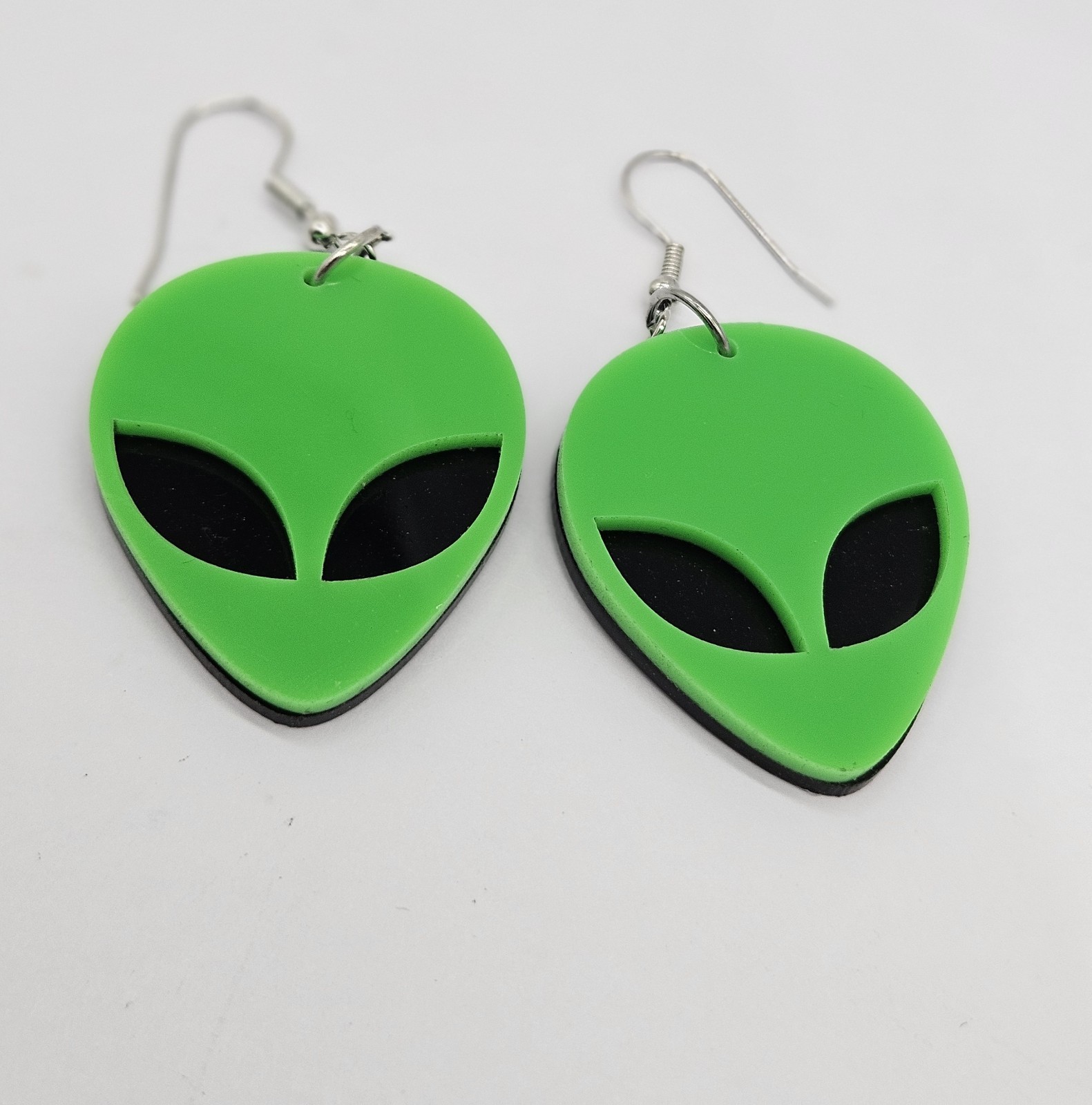 Women’s Fashion Novelty Jewelry Custom Resin Green Alien Head Earrings RE