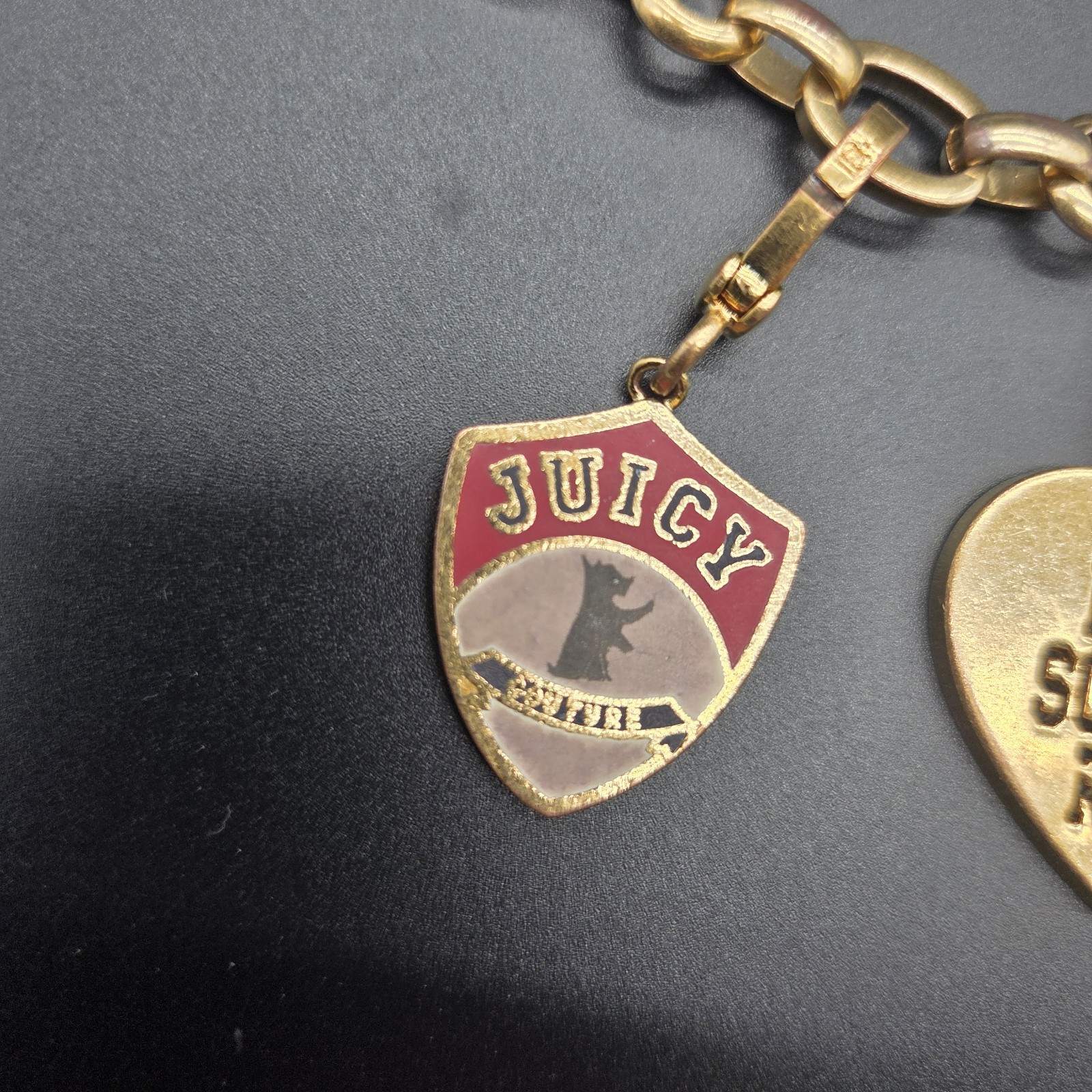 Juicy Couture Gold Tone Signed Enamel Heart Dangle Charm Bracelet 7 1/2 inch