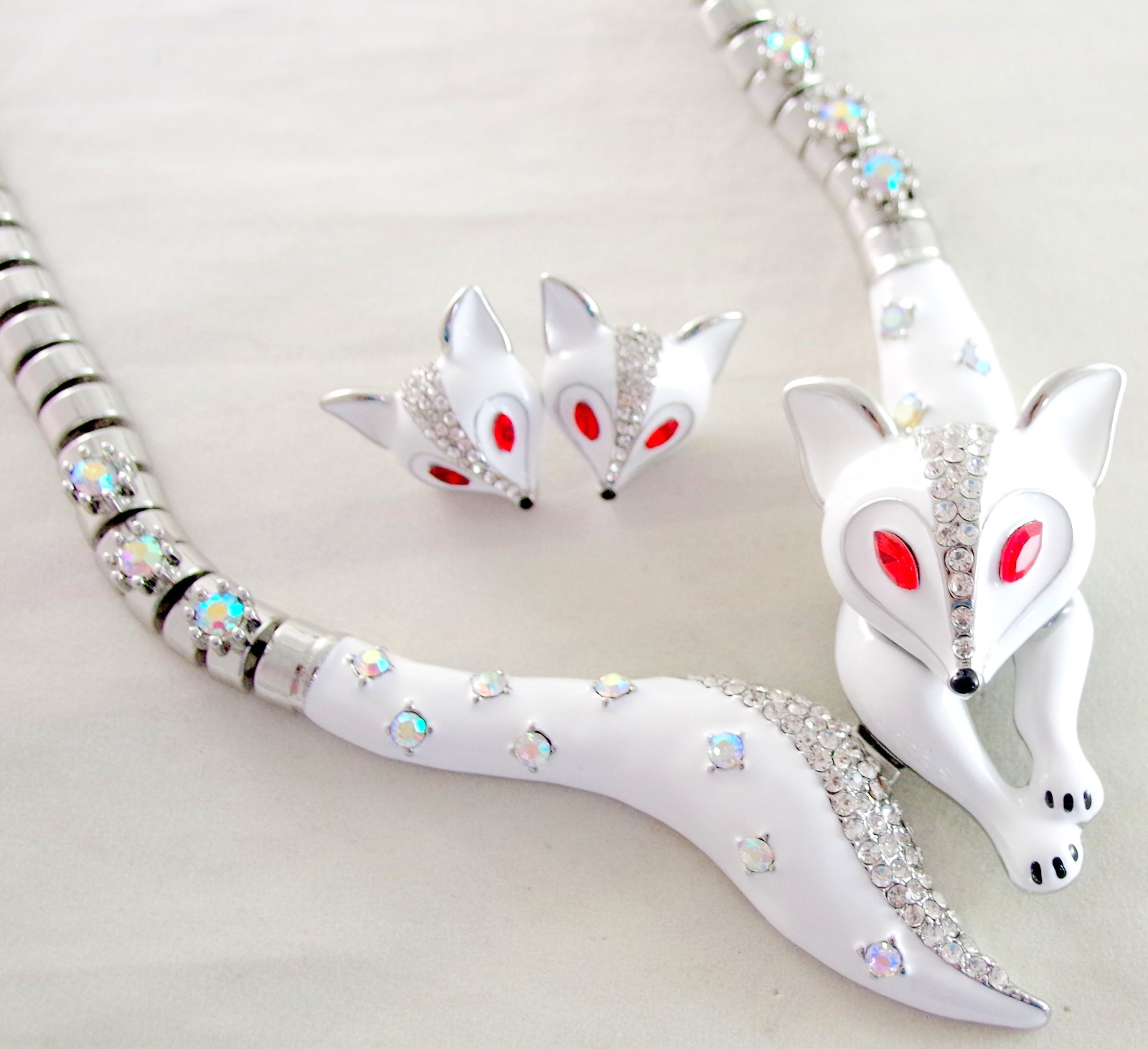 So Cute! BETSEY JOHNSON ARTIC FOX AB CRYSTAL RHINESTONE NECKLACE & EARRINGS SET