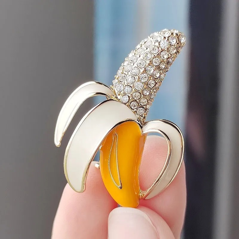 Fashion Rhinestone Banana Brooch Pin Badge Fruit Pin Women Corsage Jewelry Gift
