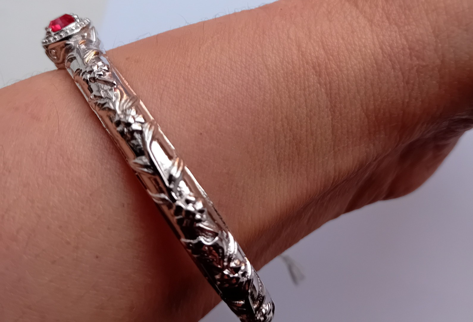 SWAROVSKI CRYSTAL BRACELET BANGLE HINGED CUFF PLATINUM BONDED RED STONE UNWORN