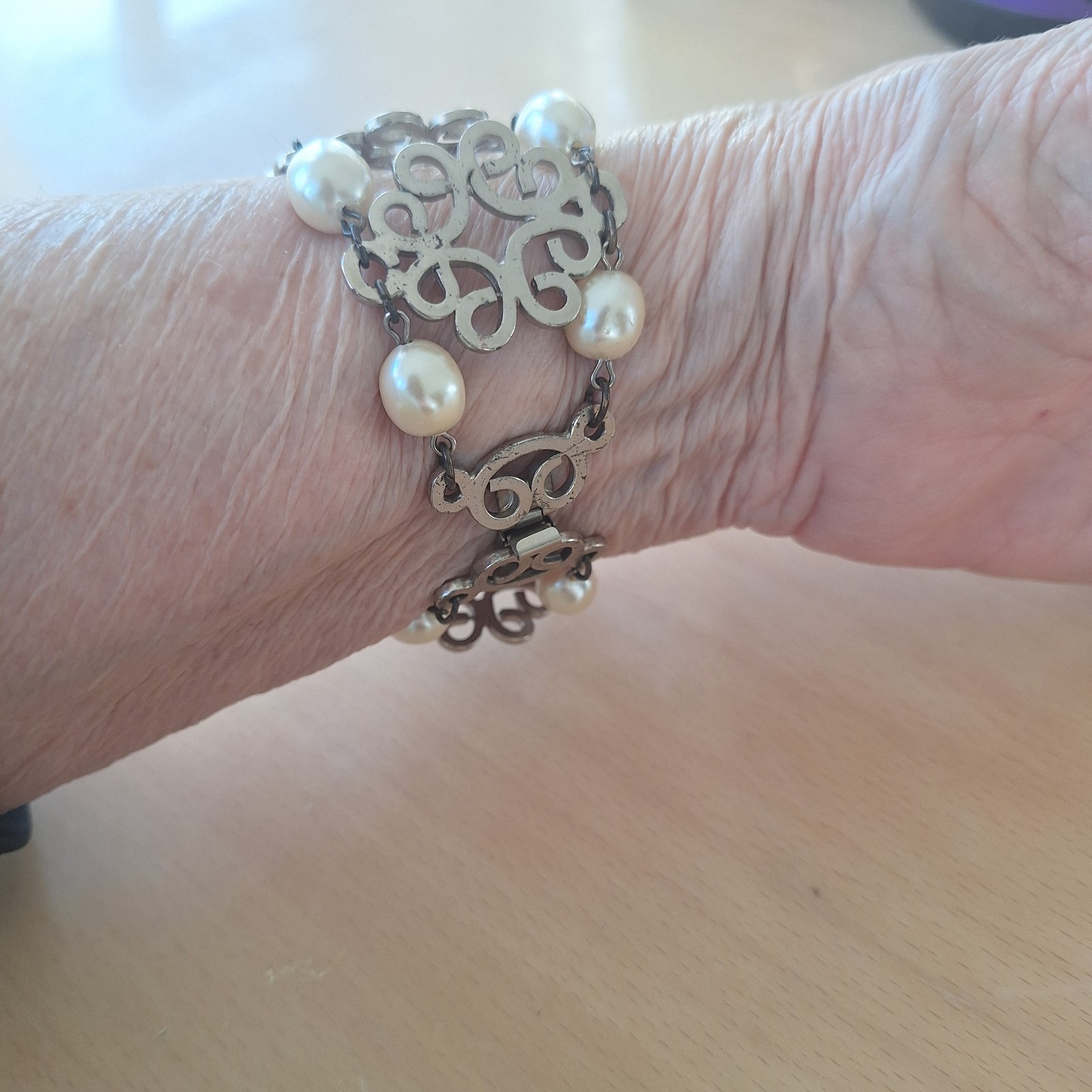 VANTAGE ART DECO ART NOUVEAU INTRICATE FILIGREE PANEL BRACELET WITH FAUX PEARLS
