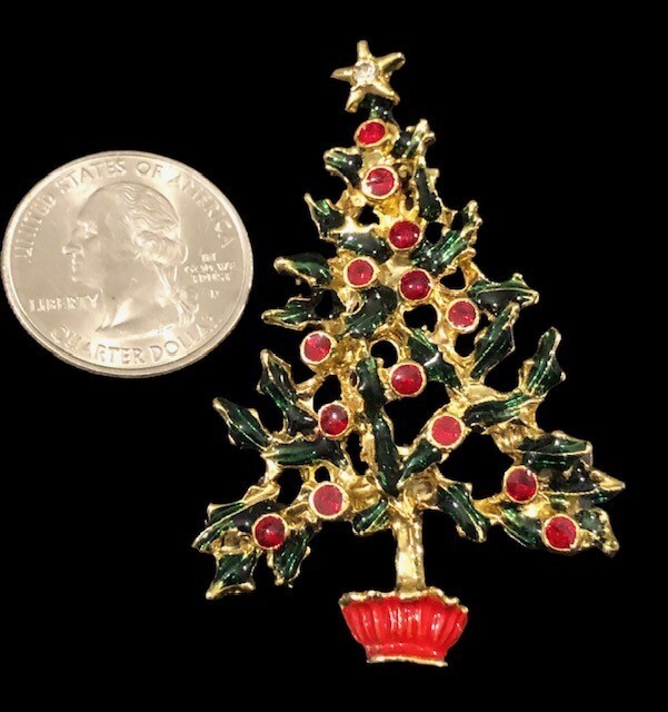 Vintage CHRISTMAS HOLIDAY TREE BROOCH PIN. Unsigned beauty.