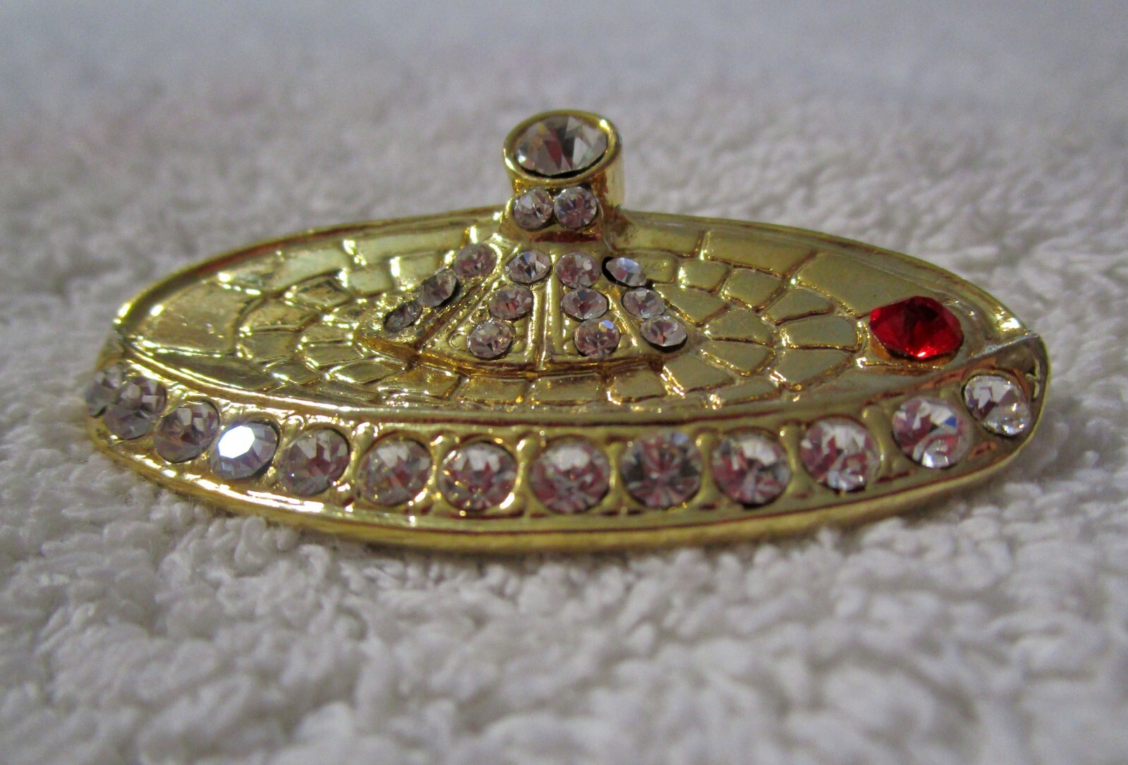 SHARP “ROULETTE WHEEL” CASINO BROOCH PIN RHINESTONES LUCKY NUMBERS