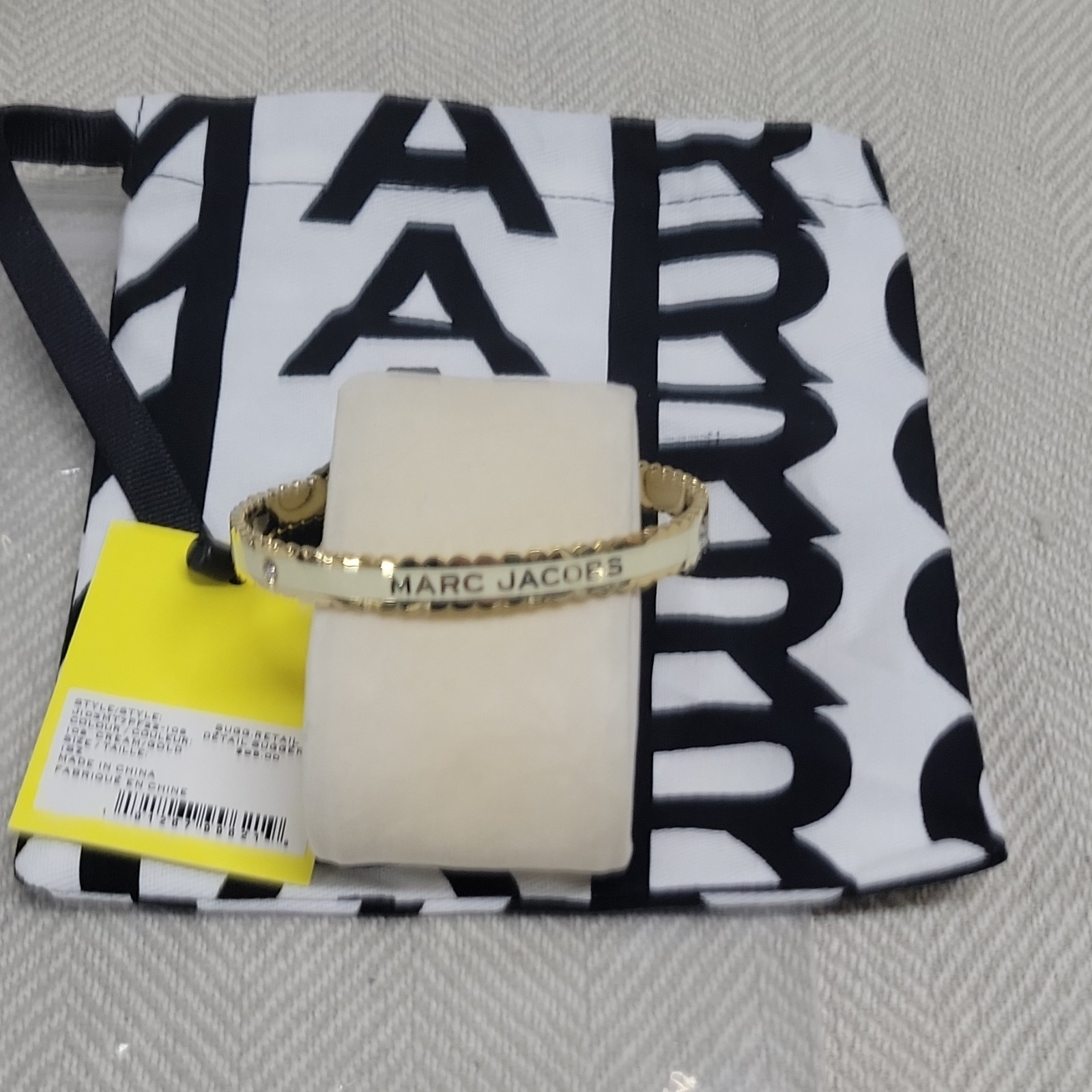 Marc Jacobs Signed Bangle Bracelet Cream Gold Round 2.75 in J103MT7PF22-108