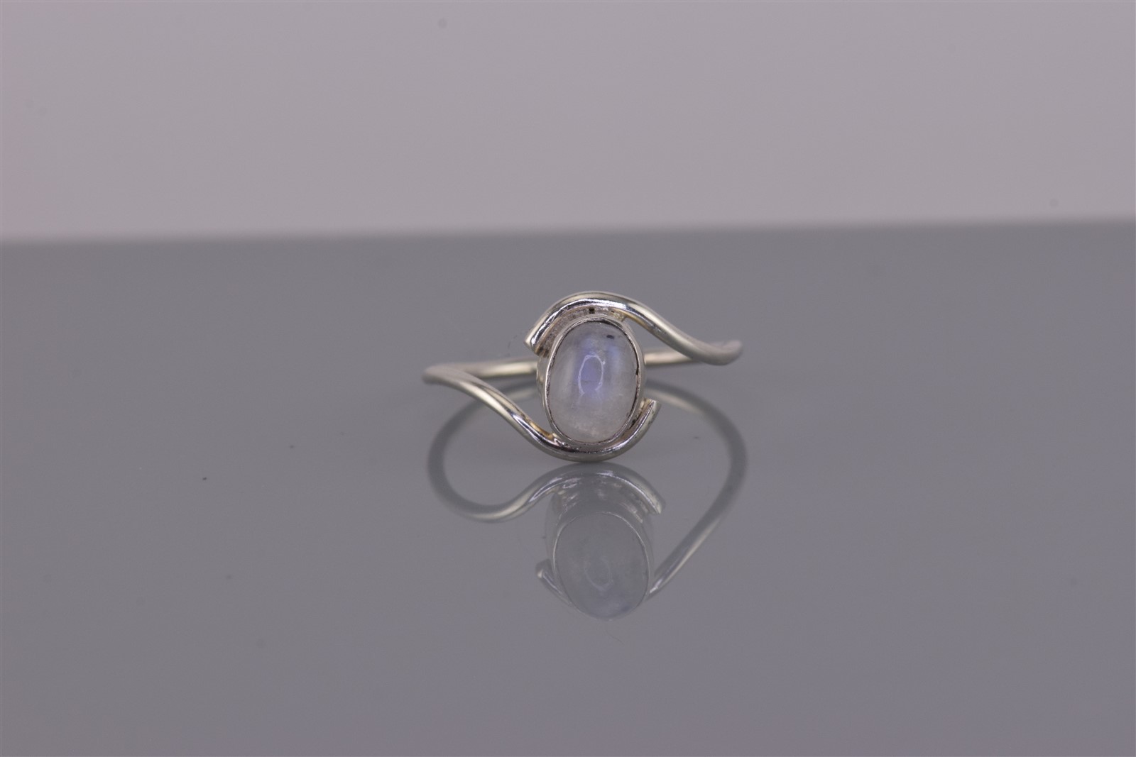 Sterling Silver 9.5mm Oval Moonstone Bypass Band Ring 925 Sz: 6