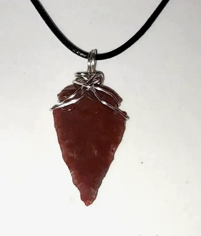 New Hand Knapped natural stone Arrowhead pendants necklaces heritage warriors