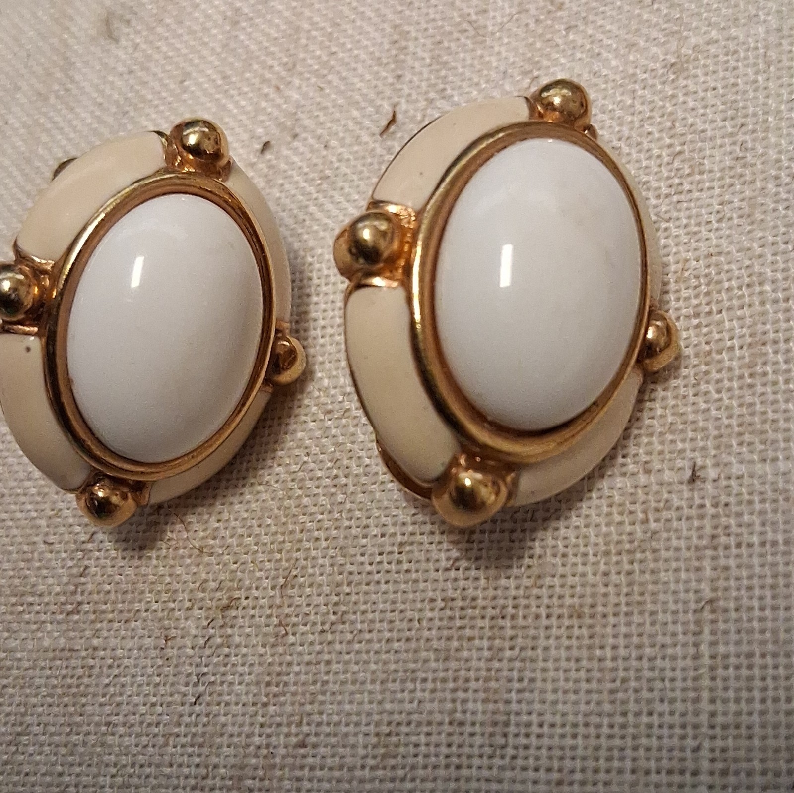 Gold Tone White Enamel Oval Clip-On Earrings Bezel Set 0.8 Inch Lobe